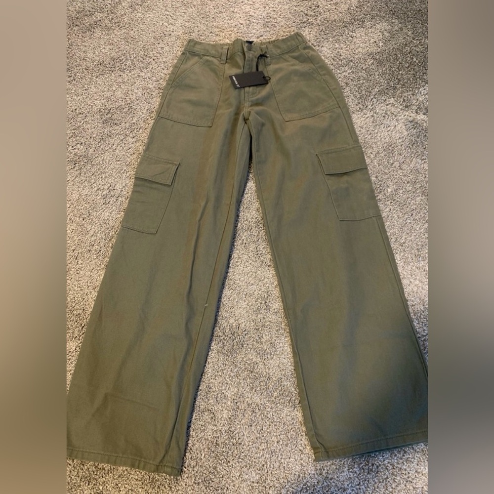 NWOT Forever 21 Olive Green Cargo small wide leg jeans pants - Picture 2 of 2